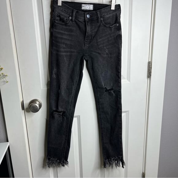 Free People Great Heights Distressed Frayed Hem Black Skinny Jeans Size 24 - Picture 2 of 7